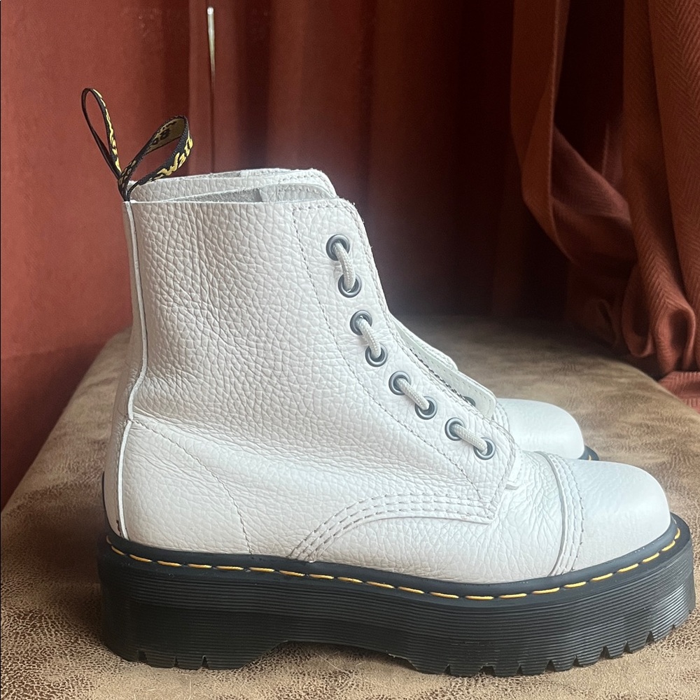 Dr. Martens White Sinclair Platform Zip & Lace-Up Boots sz 8